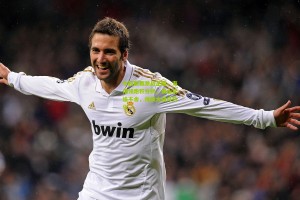 ng体育下载_中超联赛激战正酣，海港领跑积分榜，泰山紧追不舍，保级大战白热化