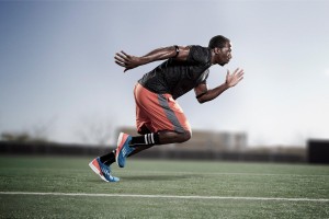 ng体育app_费兰训练场好奇发问维尼修斯点球权 巴西前锋淡然回应，团队至上，姆巴佩主罚无妨