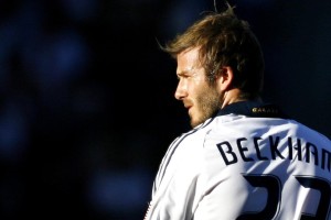 ng体育官网|詹姆斯率队逆转取胜，湖人季后赛前景再现曙光