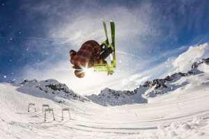 ng体育官网_意甲争冠白热化，国际米兰领跑，尤文图斯紧追，AC米兰陷入困境