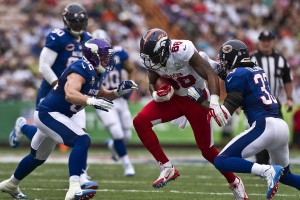 ng体育官网：传奇之夜！田径世锦赛男子百米飞人大战刷新三项世界纪录