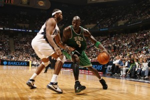 【ng体育下载】格斗巨星巅峰对决上演 激战五回合终分胜负